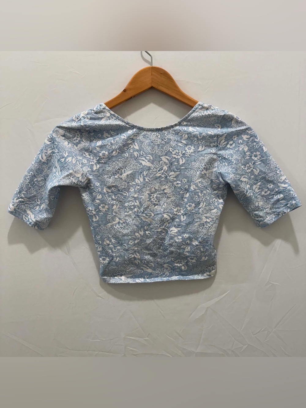 Motel Rocks Women Pale Blue & White Floral Scoop Crop Top Size Small